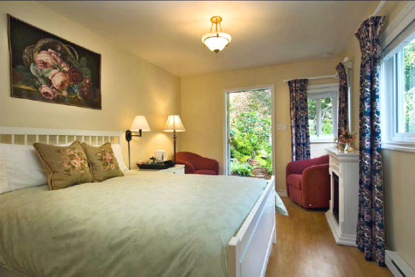 Silk tapestry woven in France - basket of flowers